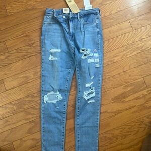 Levi’s ripped skinny jeans